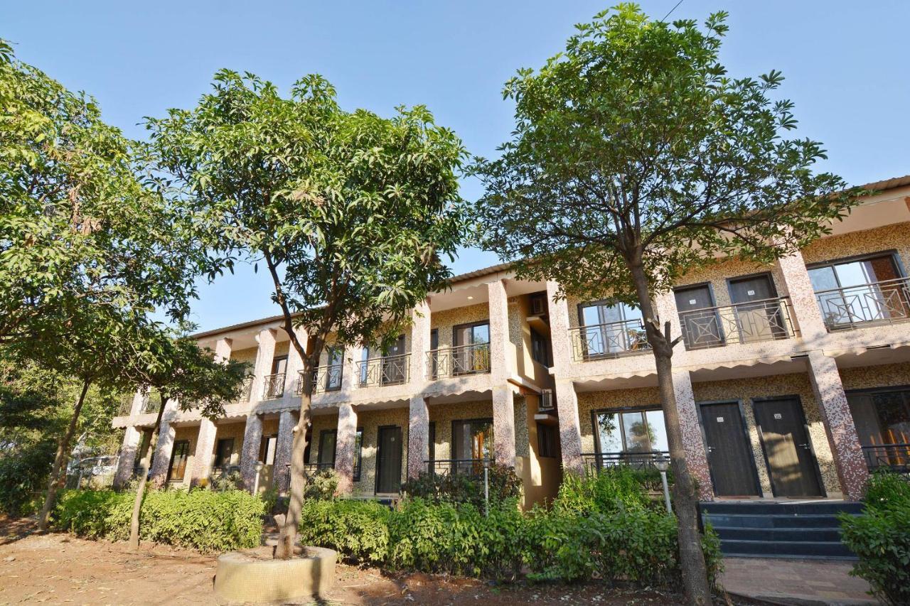 Oyo Midway Park Resort Atgaon Εξωτερικό φωτογραφία